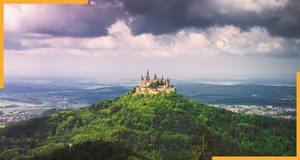 Burg Hohenzollern auf der Schwäbischen Alb. Foto via Canva Burg Hohenzollern auf der Schwäbischen Alb. Foto via Canva